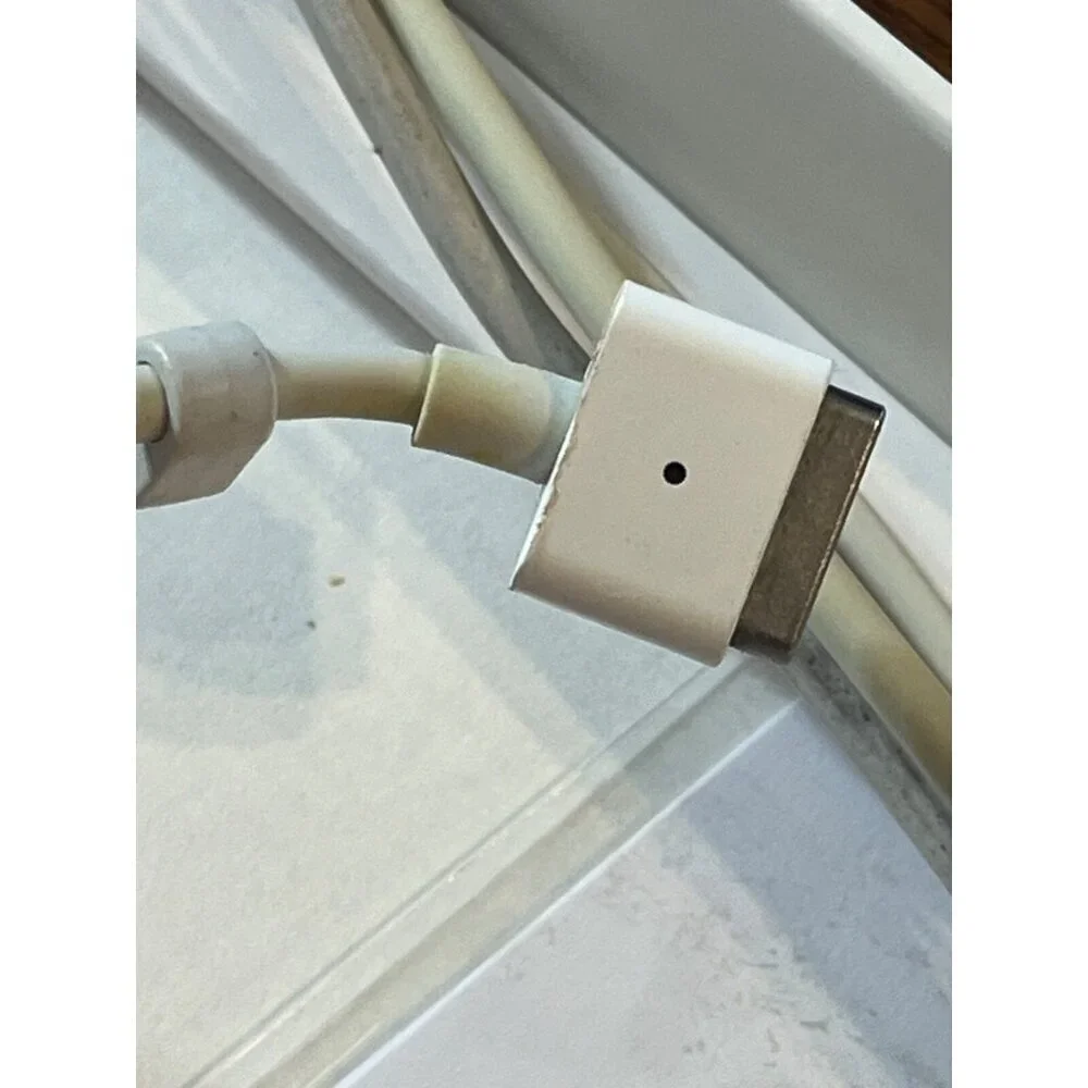 Apple MagSafe 2 85W Power Adapter (MD506LL/A) for MacBook Pro White Office Work‎